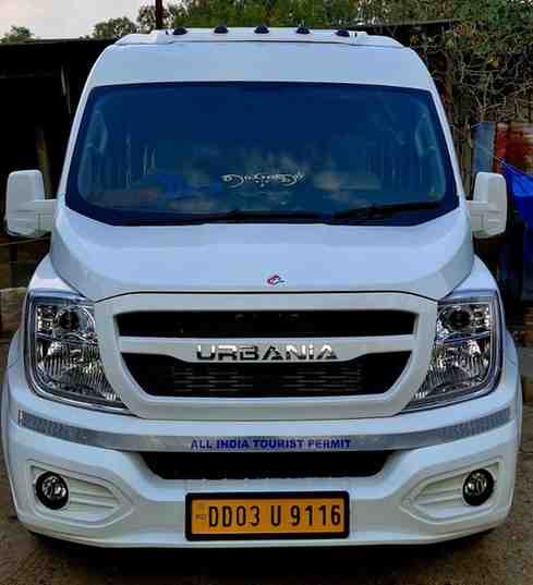 Force urbania Vs Tempo traveller